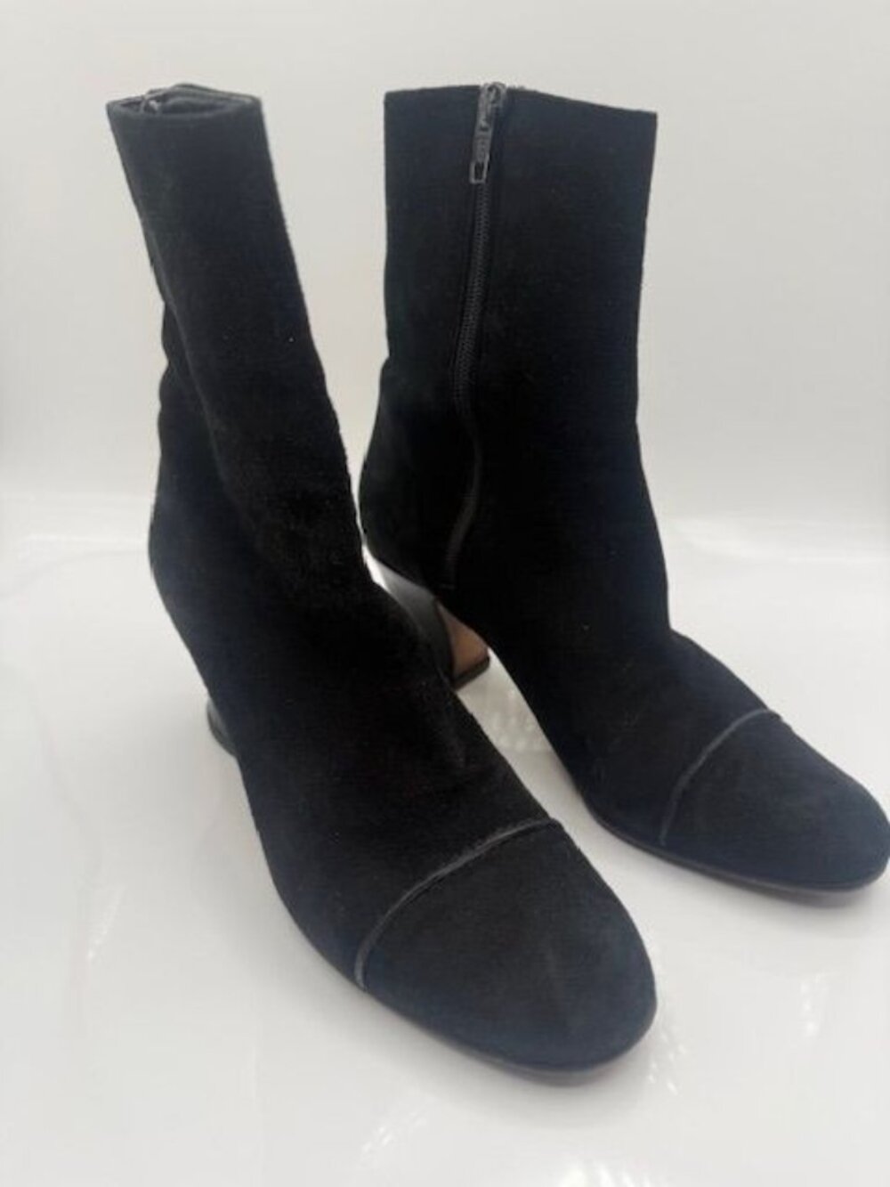 Vintage Anne Klein Italy Women's Black Suede Heeled Booties Size 8 - Picture 1 of 8